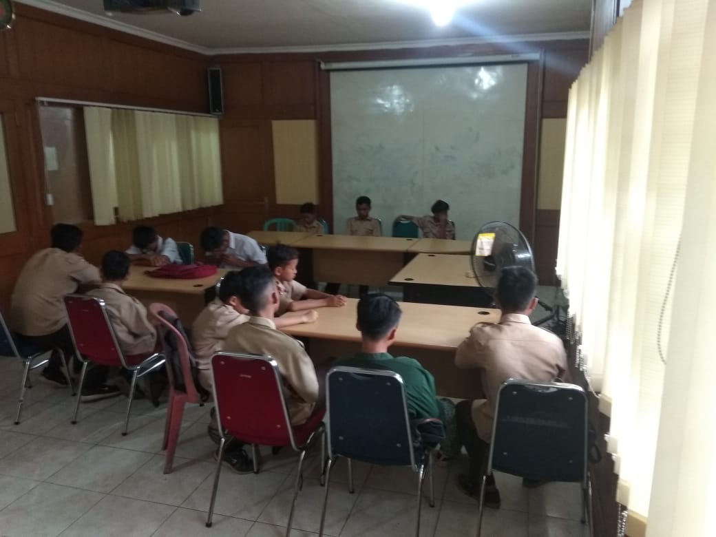 Keluyuran Saat Jam Belajar, 15 Siswa Diamankan Satpol PP Padang