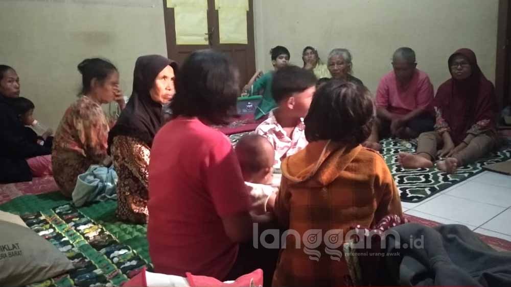 Rumah Tergenang Lumpur, Korban Banjir Solok Selatan Pilih Mengungsi
