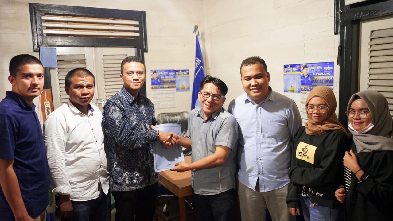 Faldo Maldini mendaftar sebagai bakal calon bupati Pesisir Selatan ke Partai Demokrat. (Ist)