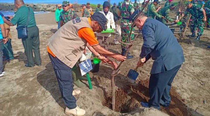 Bersama menjaga pohon pelindung tsunami