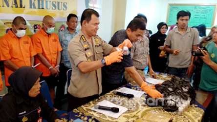 Barang bukti merkuri dari penambang ilegal