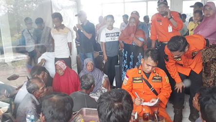 Kapal tenggelam Dihantam Gelombang