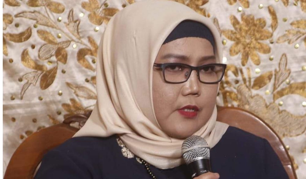 Ketua Komisi I DPRD Kota Padang, Elly Thrisyanti sedang merancang nama jalan by pass Padang