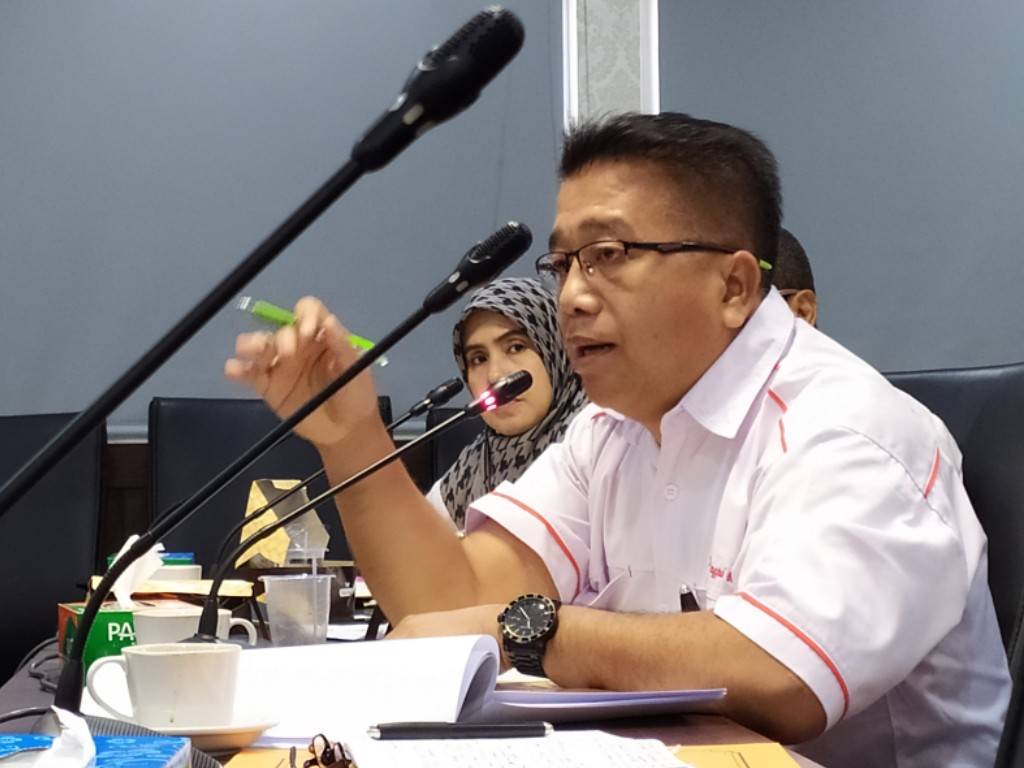 Kabid Kedaruratan dan Logistik BPBD Sumbar, Rumainur