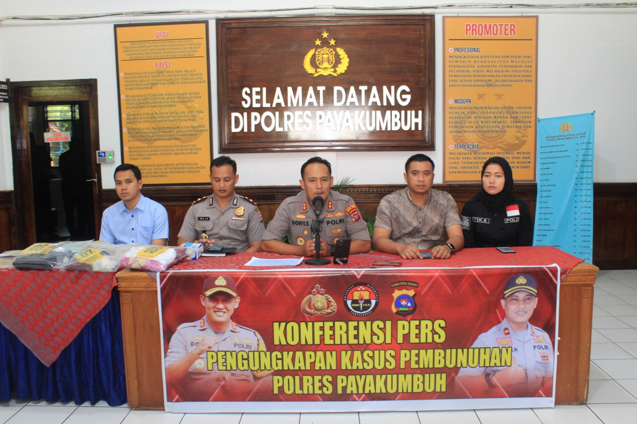 Kapolres Payakumbuh AKBP Dony Setiawan menjelaskan kronologis pembunuhan suami terhadap istri
