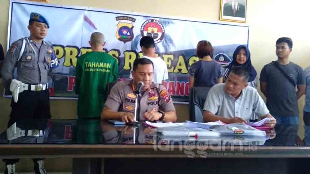 Tiga muncikari prostitusi online ditangkap polisi