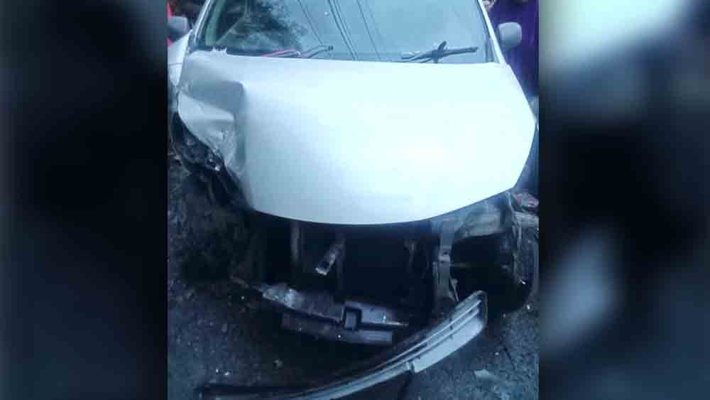 Mobil remuk akibat kecelakaan di Solok