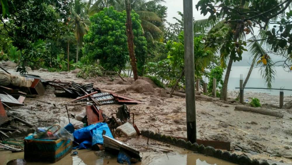 Banjir bandang di Tanah Datar jalan Danau Singkarak terganggu