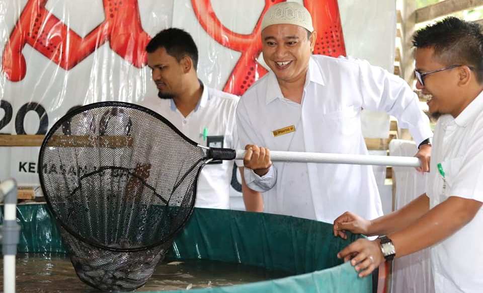 Baznas Kota Padang Panen Lele Bioflog