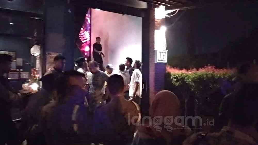 25 Menit Pertama 2020, Polisi Tutup Sebuah Kafe di Padang