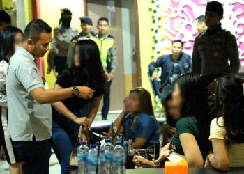 Polda Sumbar merazia sejumlah tempat hiburan malam di Padang