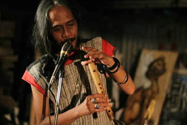 Mengarak Kitab Puisi Rohmantik Penyair Irman Syah