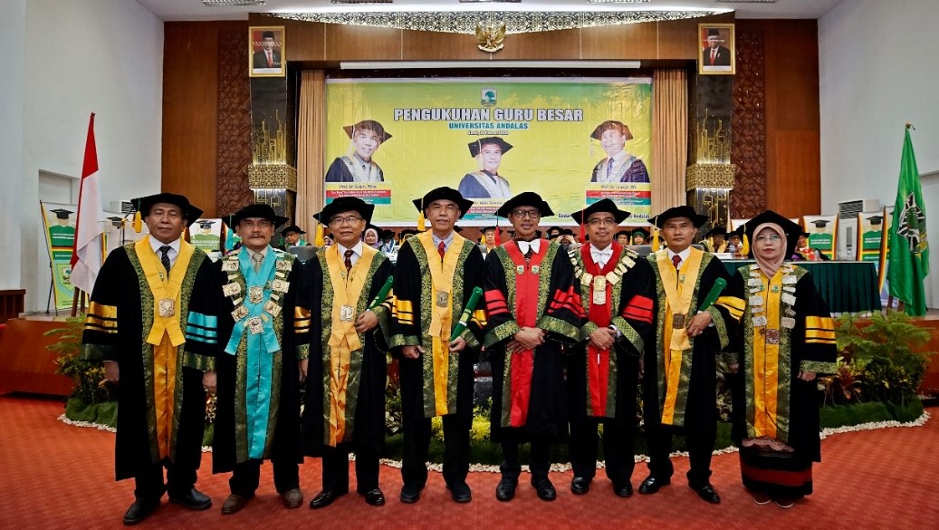 Unand Kukuhkan 3 Guru Besar Ilmu Kimia