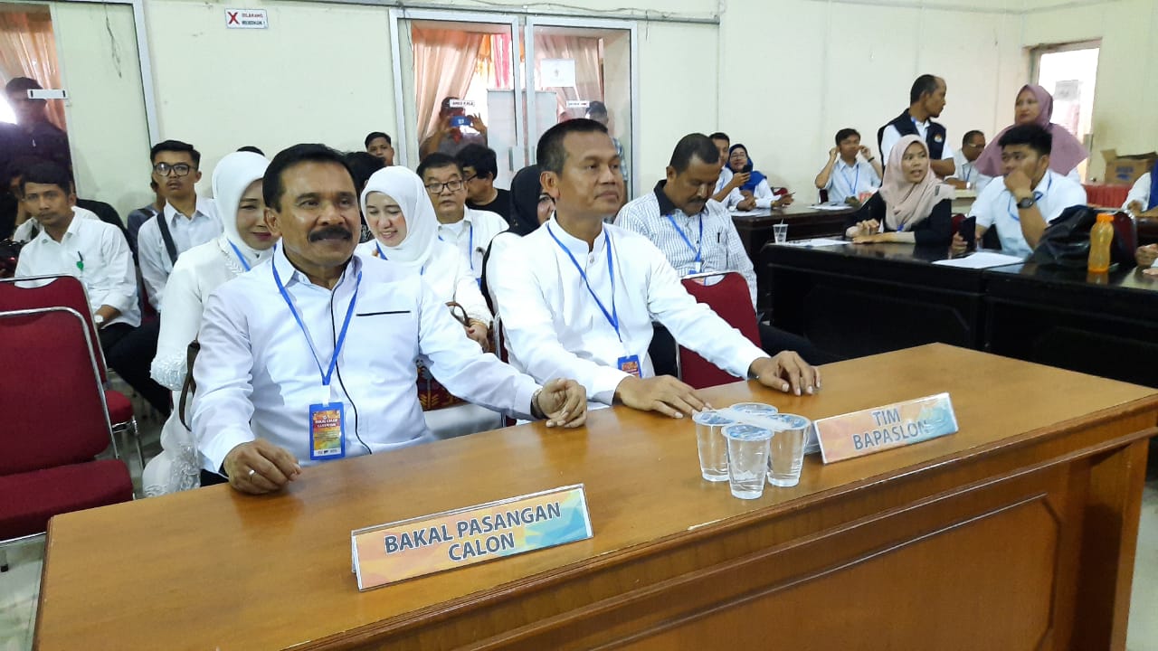 Pasangan calon independen Fakhrizal-Genius Umar