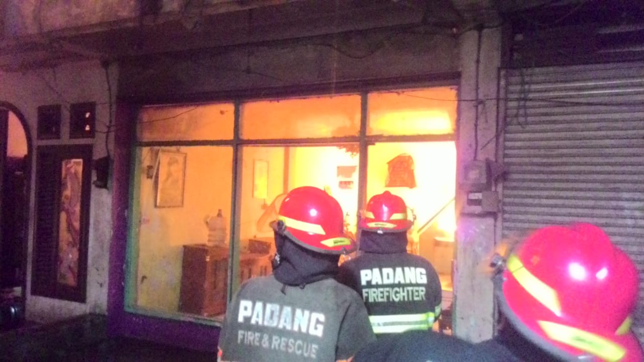 Kebakaran Pasar Raya Padang Hanguskan 6 Unit Bangunan