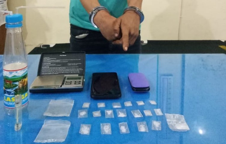 Polisi Tangkap Tersangka di Rumah Mertua, 19 Paket Sabu Disita