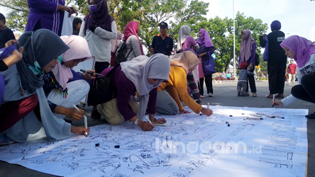 Aksi Diam Perempuan di Sumbar