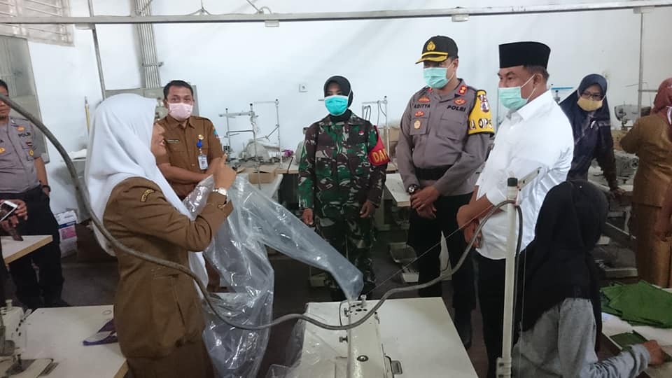 Selain Membuat Masker, Dharmasraya Juga Produksi APD Sendiri