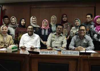 Komite II DPD bersama Menteri Pertanian. (Foto: Ist)