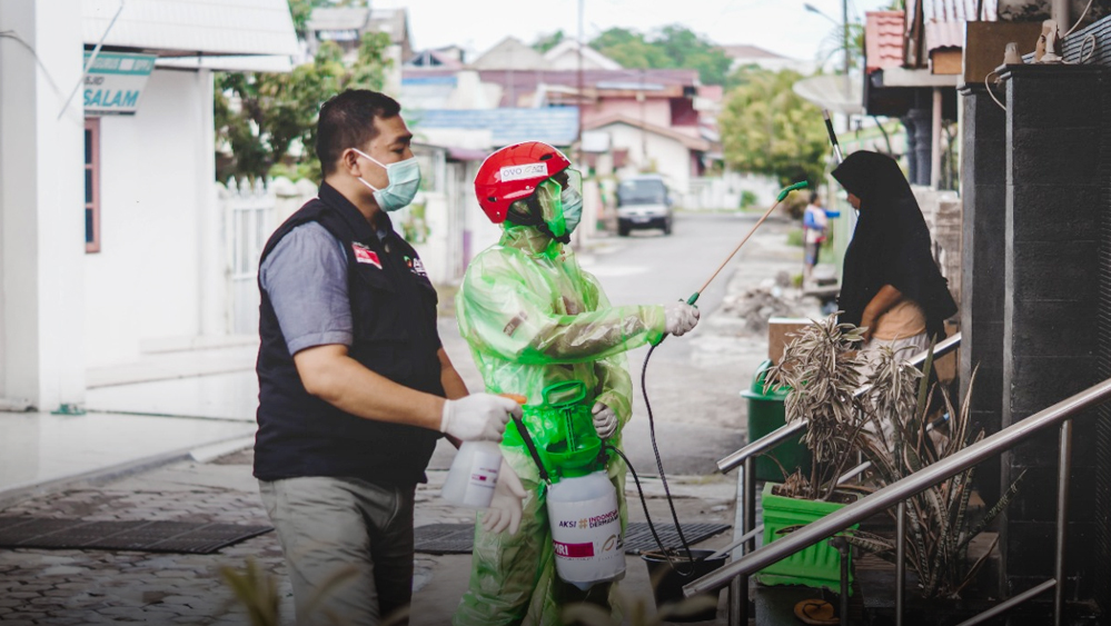 Penyemprotan Disinfektan di Kota Padang