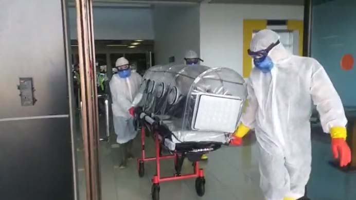 Batuk dan Sesak Nafas, 1 Penumpang Air Asia dari Malaysia Dirujuk ke M Djamil Padang