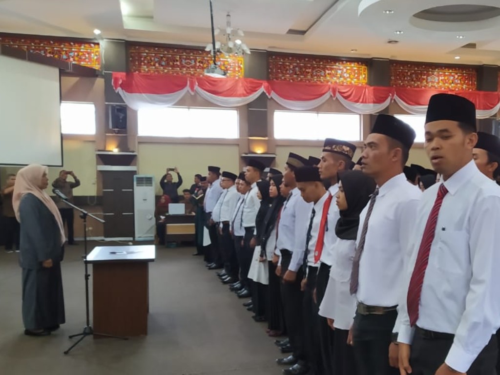 Ketua KPU Kabupaten Solok Gadis melantik PPK untuk Pilkada 2020
