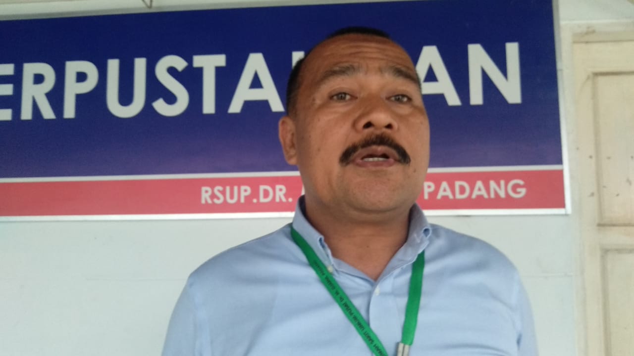 Pejabat Pemberi Informasi dan Dokumentasi RSUP M Djamil Padang Gustafianof. (Foto: Irwanda)