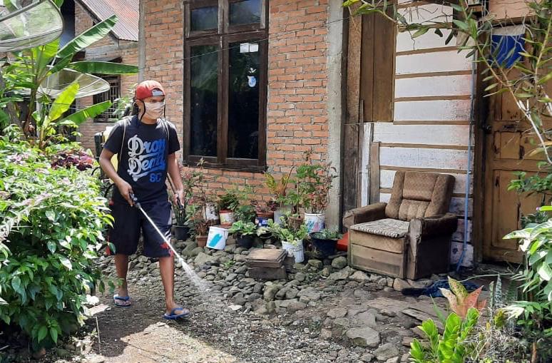 Relawan 87 bantu cegah penyebaran corona di Nagari Situjuah Banda Dalam, Kabupaten Limapuluh Kota