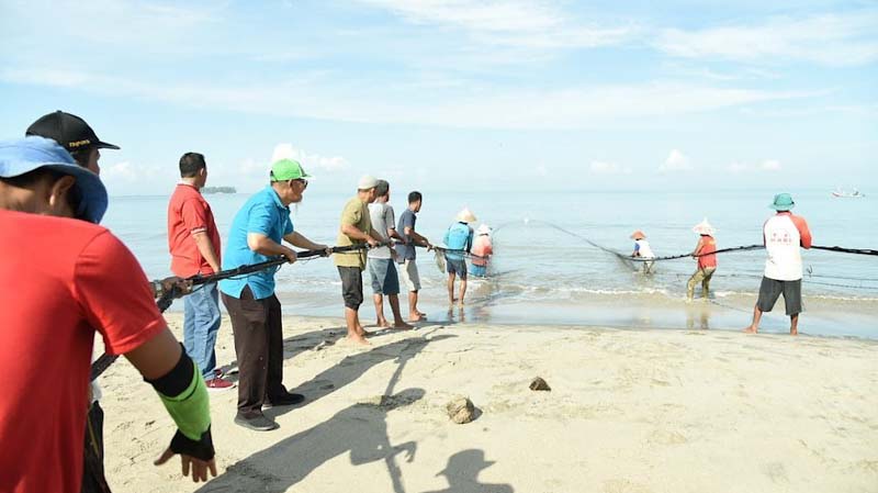 Maelo Pukek di Pantai Pariaman Digagas Jadi Paket Wisata