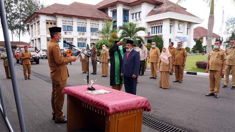 Penjabat Sekda Kota Pariaman Dilantik di Depan Posko Penanganan Covid-19