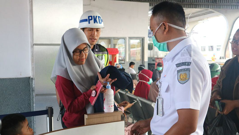 Antisipasi Corona, KAI Sumbar Sediakan Pos Kesehatan dan Pembersih Tangan