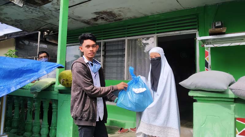 PII Sumbar Bagikan Kebutuhan Harian Gratis untuk Warga Terdampak Covid-19