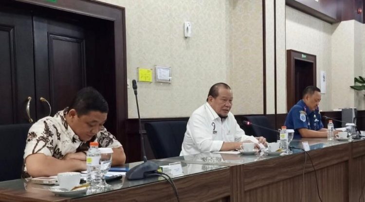 Ketua DPD RI LaNyalla Mattaliti saat berdialog dengan manajemen PT Pelindo III (Foto: Humas DPD)