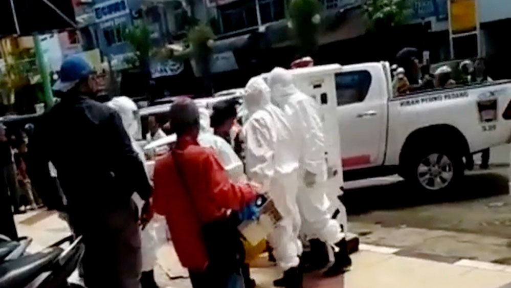 Video Perempuan Pingsan Diduga Covid-19 di Padang Ternyata Sakit Jiwa