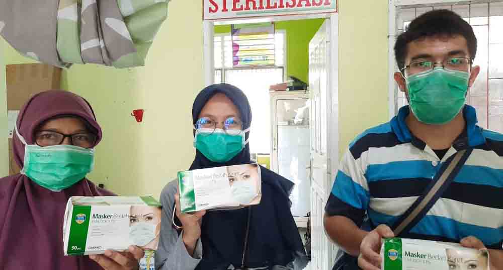 SMANSA 92 Padang Bagikan APD ke Rumah Sakit di Sumbar