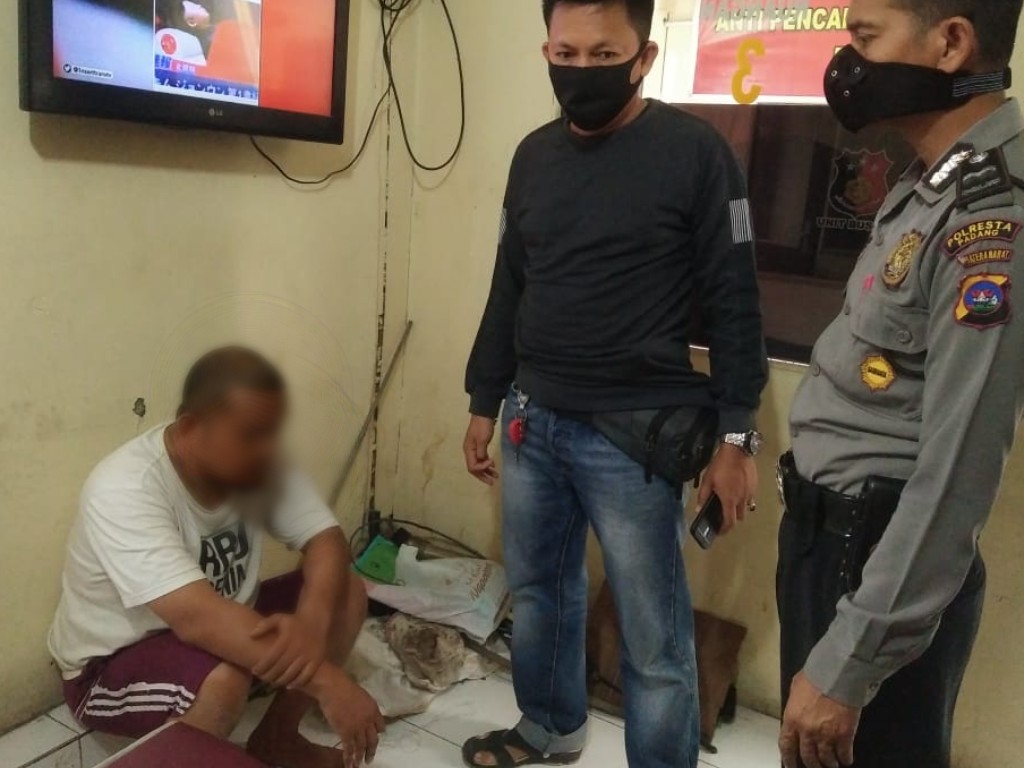Pelaku dugaan pencurian sepeda motor diringkus polisi. (Foto: Dok.Polsek Lubuk Kilangan)