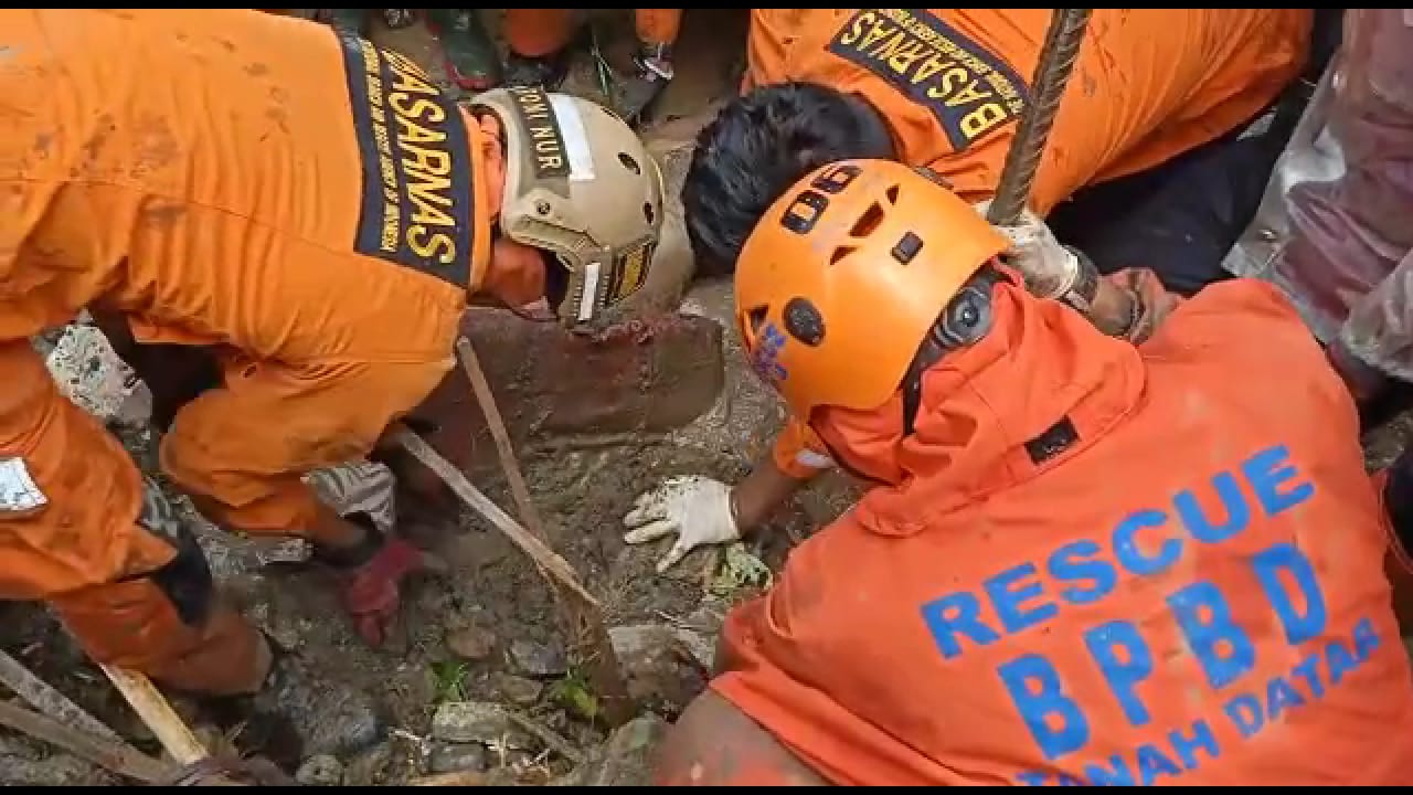 2 Korban Longsor di Malalo Tanah Datar Ditemukan Meninggal Dunia