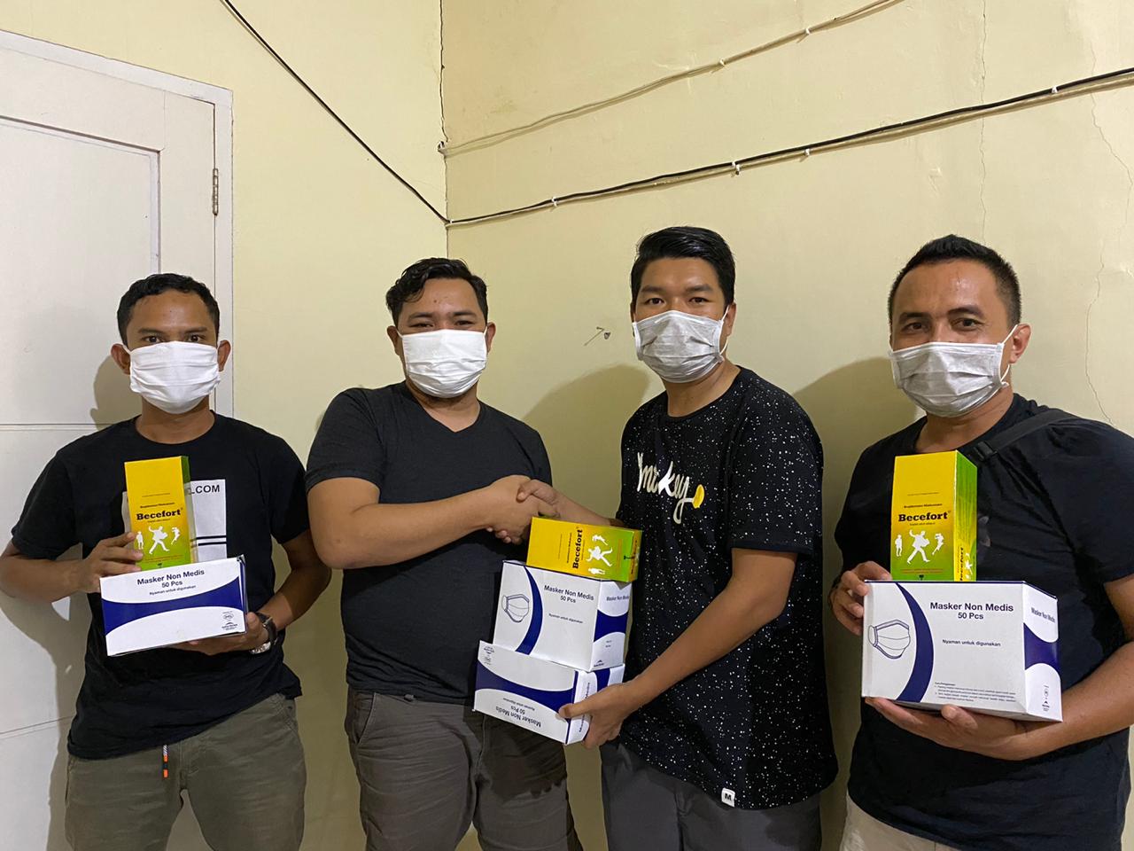 Bantuan masker dan vitamin dari Relawan 87 untuk warga Limapuluh Kota