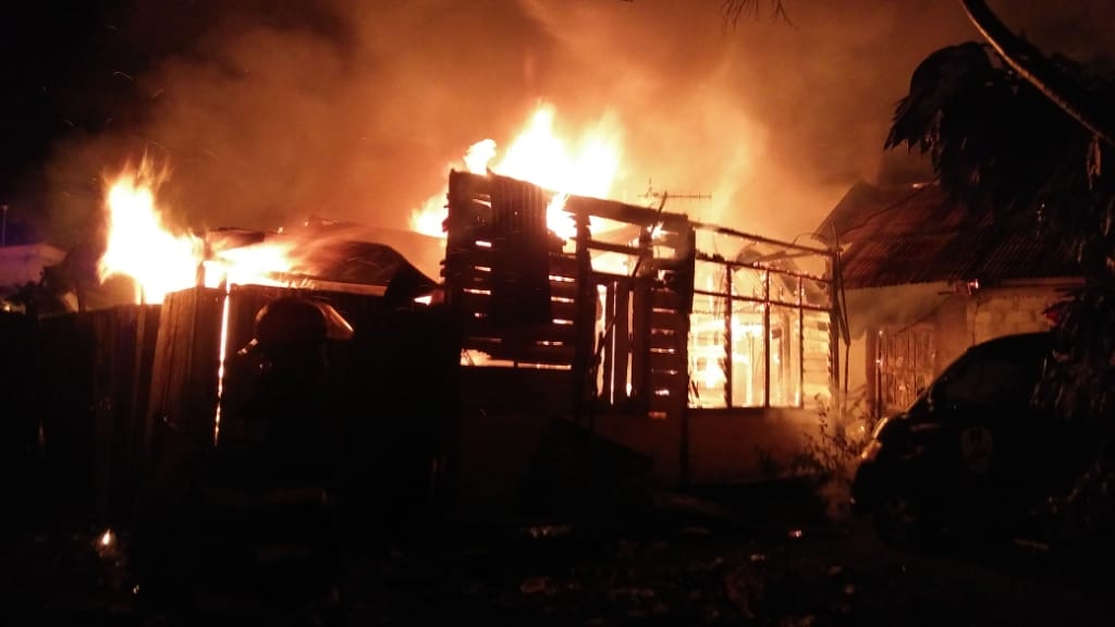 Kebakaran di Jalan Jati 2, Kelurahan Sawahan, Kecamatan Padang Timur, Kota Padang. (Istimewa)