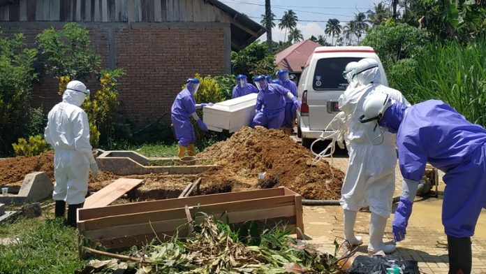 Warga Payakumbuh Dikebumikan dengan Prosedur Covid-19, Wali Kota: Tunggu Hasil Tes Lab