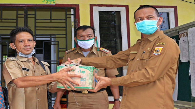 Tak Pulang, Perantau Pariaman Kirimkan Hand Sanitizer dan Masker ke Kampung Halaman