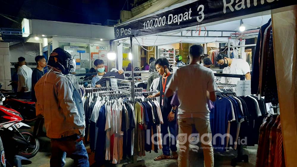 Potret Berburu Baju Lebaran Saat Pandemi Corona di Padang