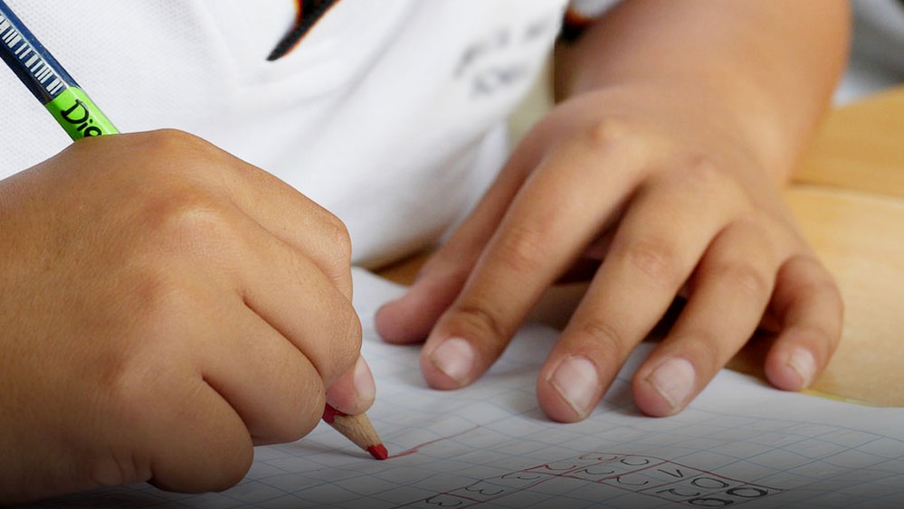 Pemerintah Kota Bukittinggi akan menerapkan program lima hari sekolah untuk pelajar PAUD, SD, dan SMP. Program ini dimulai pada 4 September