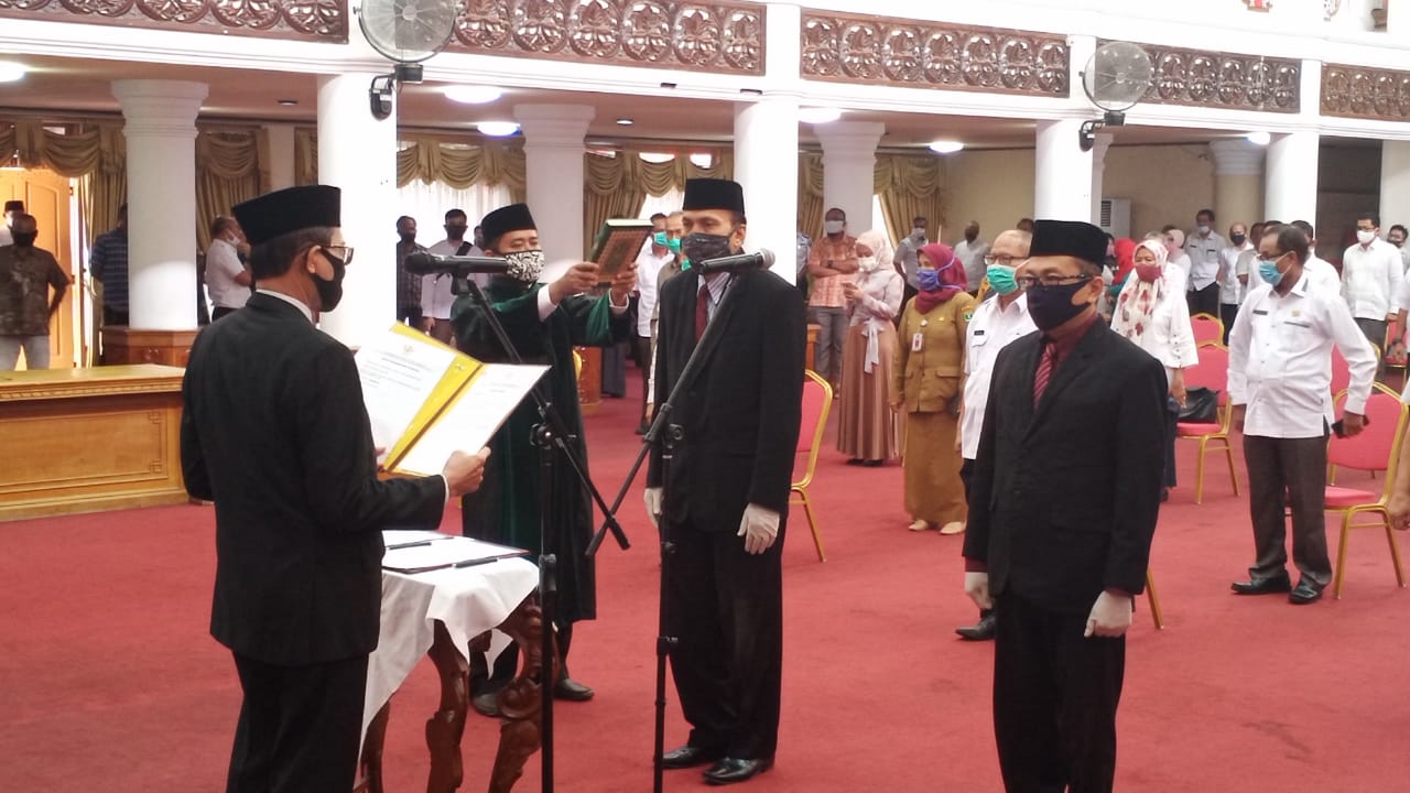 Jubir Covid-19 Sumbar Jasman Rizal dilantik Gubernur Sumbar Irwan Prayitno menjadi Kadis Kominfo.(Foto: Humas Pemprov Sumbar)