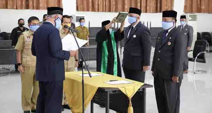 Wali Kota Padang Lantik 33 Pejabat Baru, Termasuk Kadis Perdagangan