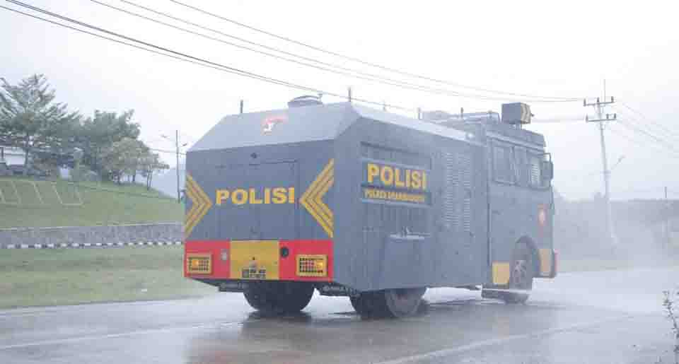 Penyemprotan Desinfektan Serentak di Dharmasraya