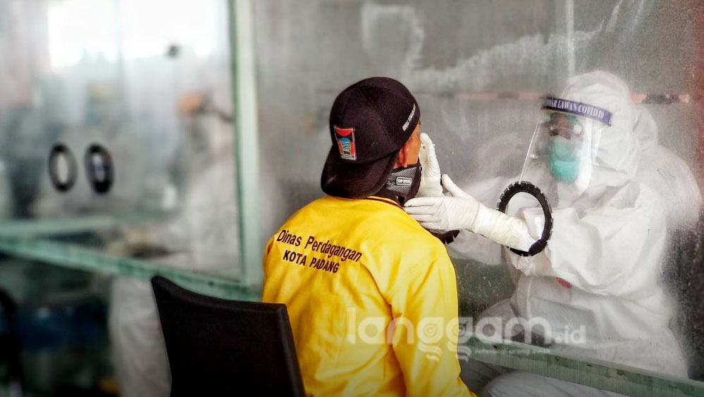 Corona dari Klaster Pasar Raya Padang