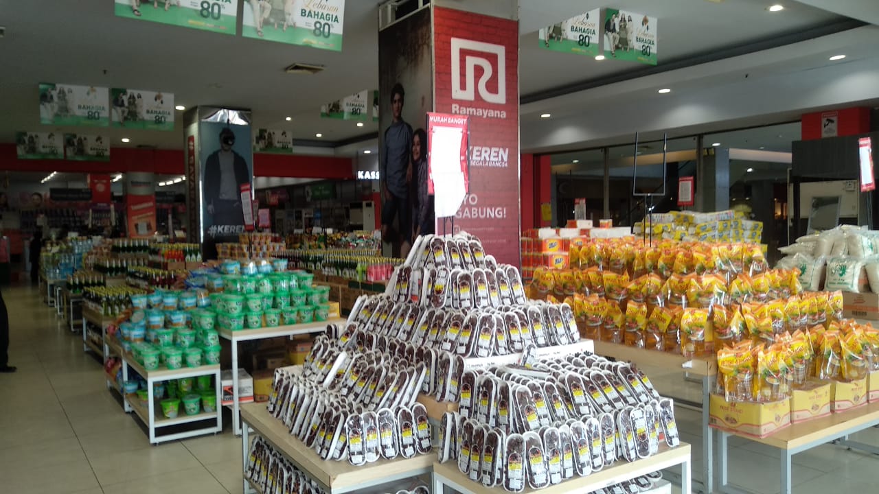 Ramayana Plaza Andalas Padang sepi pengunjung., jam operasional (Foto: Irwanda)