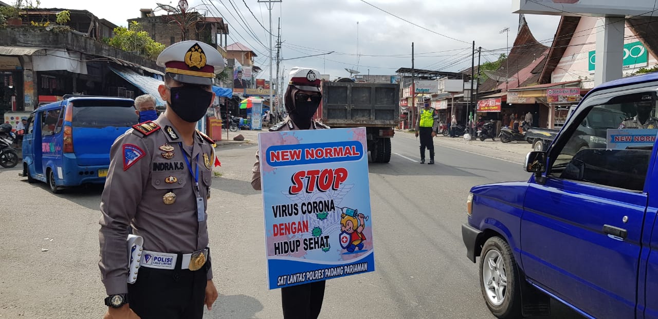 Kampanye berkendara pakai masker di Padang Pariaman. (Foto: Dok.Polisi)