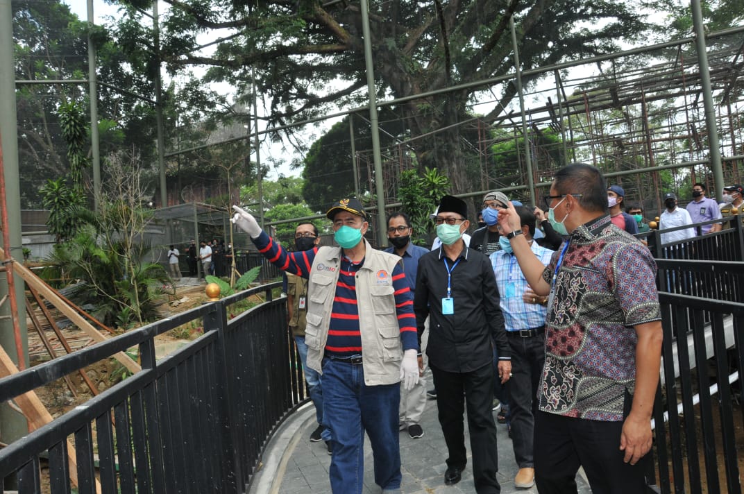 Wagub saat berkunjung ke Kebun Binatang Bukittinggi